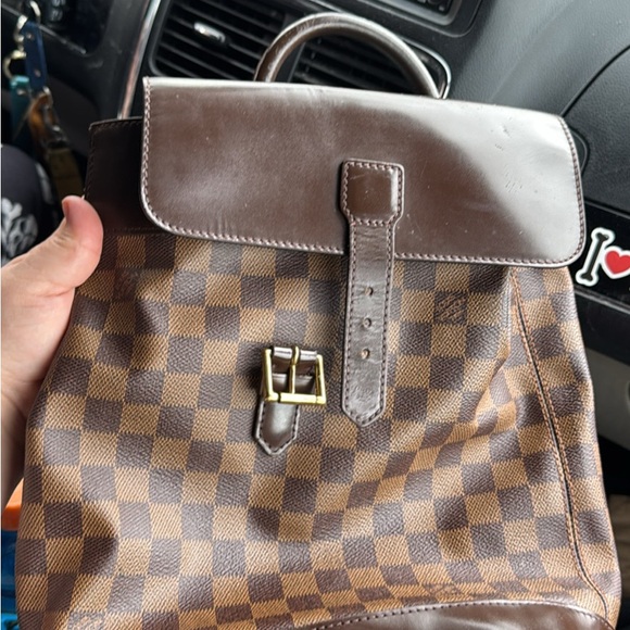 Louis Vuitton - Picture 1 of 4